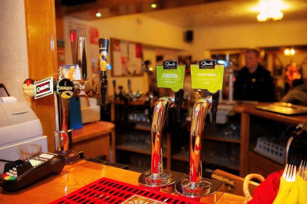 The Little Crown Inn Pontypool Eksteriør bilde